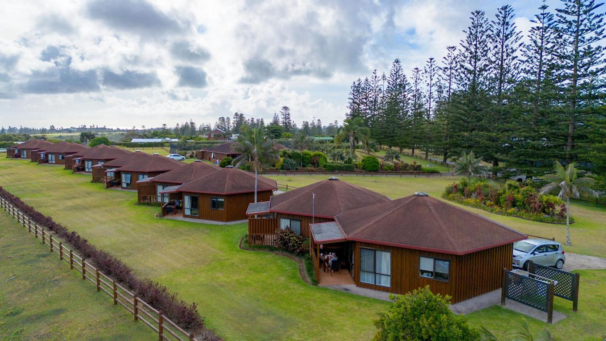 Ocean Breeze Cottages Burnt Pine Buitenkant foto
