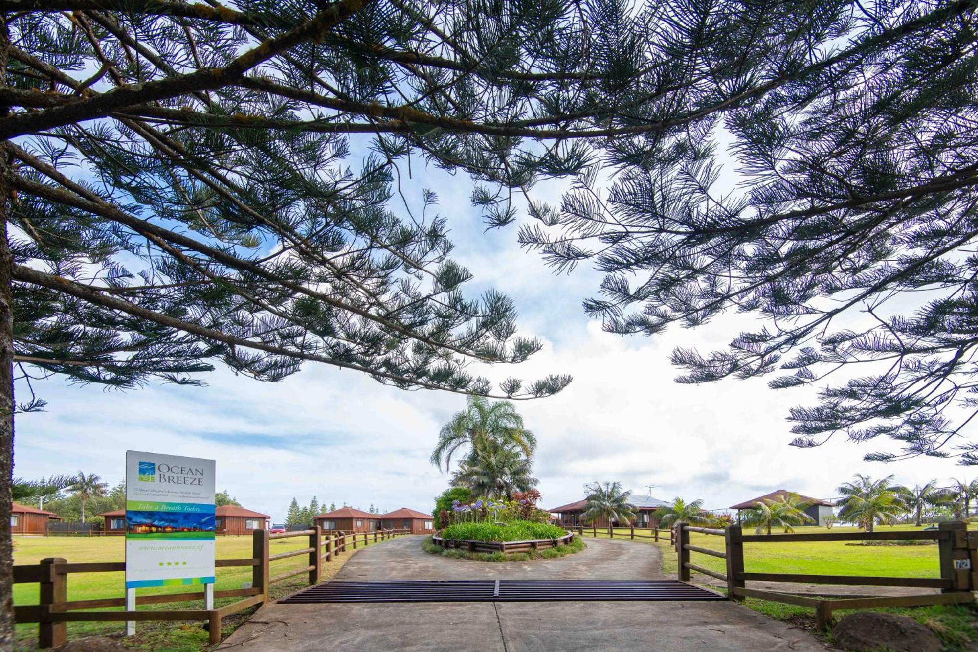Ocean Breeze Cottages Burnt Pine Buitenkant foto