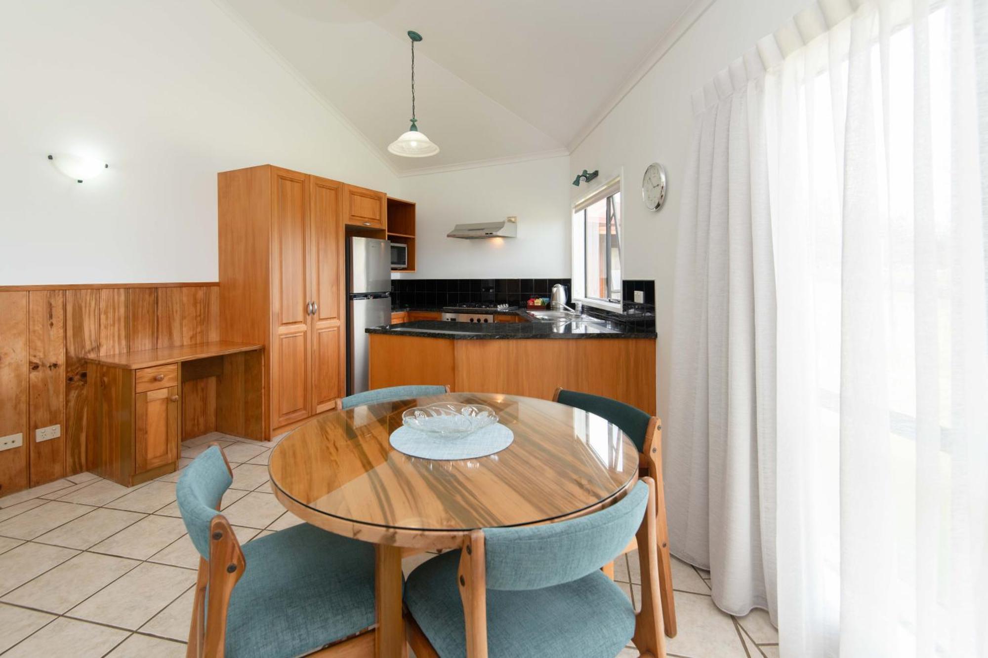 Ocean Breeze Cottages Burnt Pine Buitenkant foto