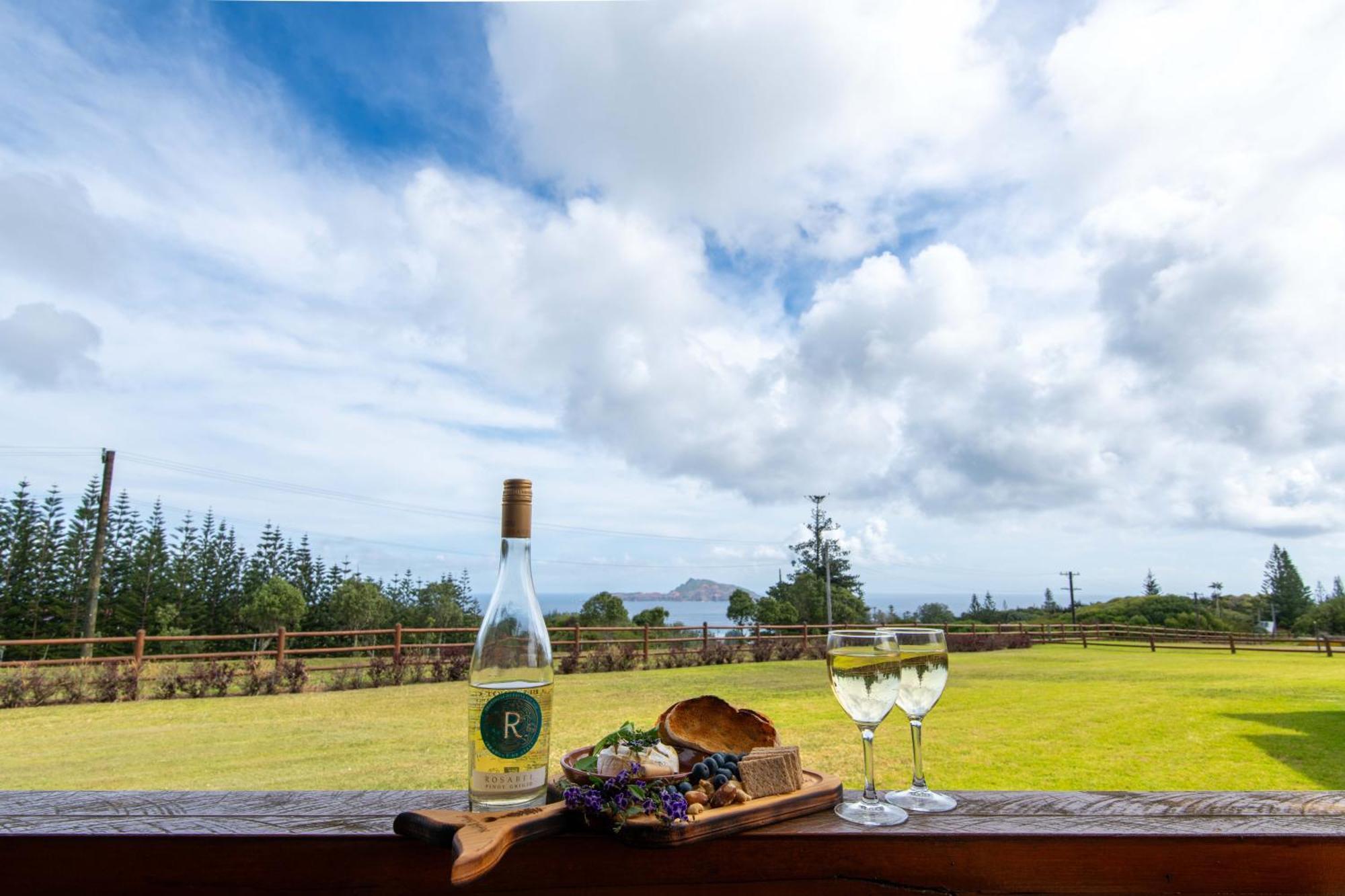 Ocean Breeze Cottages Burnt Pine Buitenkant foto