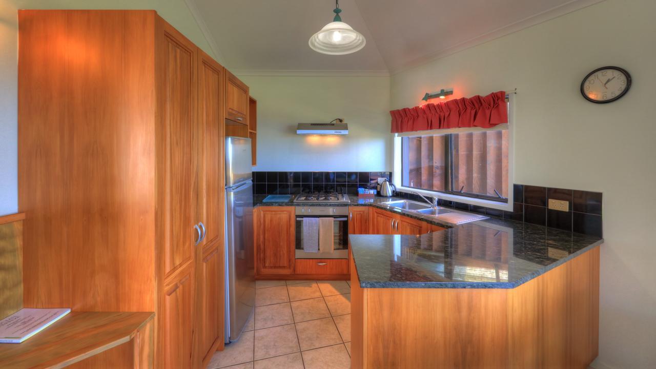 Ocean Breeze Cottages Burnt Pine Buitenkant foto